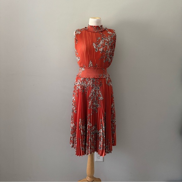 Nanette Lepore Accordian Dress - Picture 9 of 9